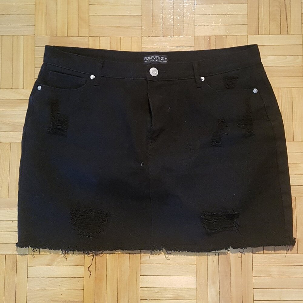Forever 21 Plus Distressed denim black mini skirt size 14